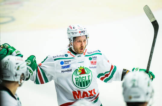 Rögles Linus Sandin jublar