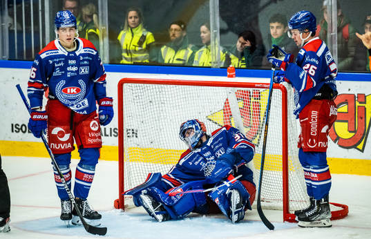 Oskarshamns Emil Lilleberg, målvakt Tim Juel och Lukas