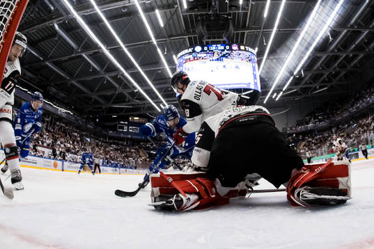 Leksands Oskar Lang och Malmö Redhawks Adam Ollas Mattsson
