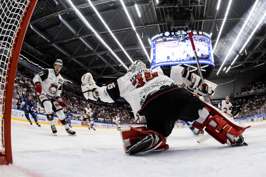 Malmö Redhawks målvakt Adam Werner och Malmö Redhawks