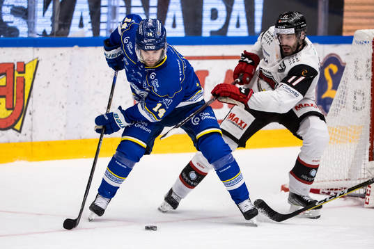 Leksands Oskar Lang och Malmö Redhawks Markus Lauridsen
