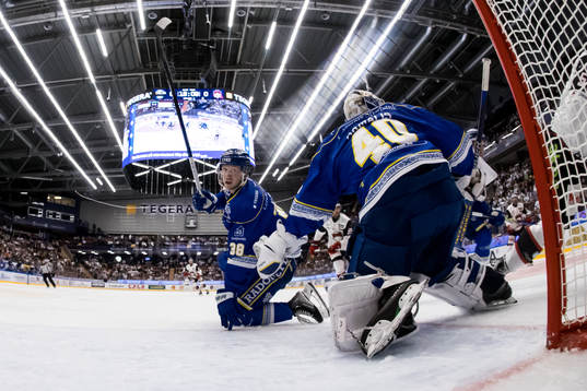 Leksands Olle Alsing och Leksands målvakt Mantas Armalis