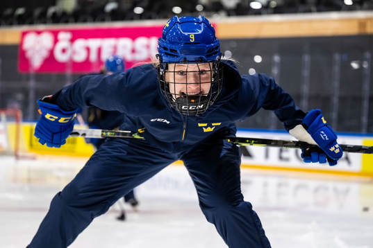 Bläddra bland fler bilder av 2023 IIHF U18 Women's World Championship, Day 8, Sweden, Practice