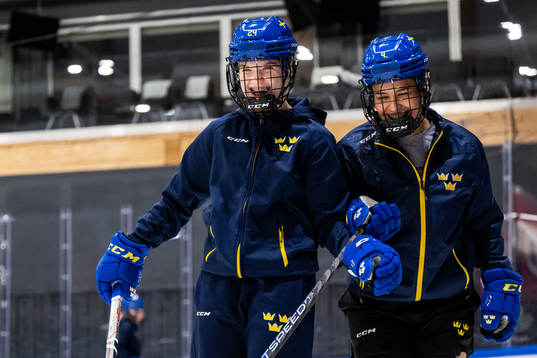 Ebba Hedqvist and Olivia Sohrner of Sweden at a practice
