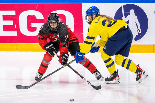 Alex Law of Canada and Isabelle Leijonhielm of Sweden