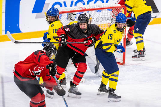 Hilda Svensson and Astrid Lindeberg of Sweden against