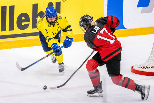 Stina Andersson of Sweden and Alex Law of Canada