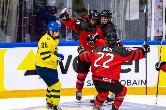 Players of Canada celebrate 3-0
