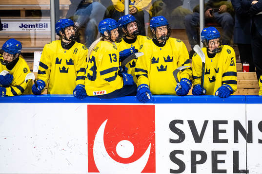 Players of Sweden looks dejected
