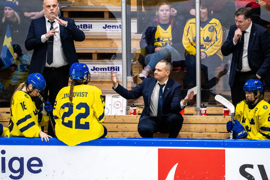 Head coach Andreas Karlsson of Sweden looks dejected