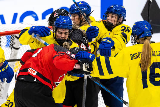 Emma Rehn of Sweden and Shelby Laidlaw of Canada