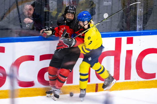Mackenzie Alexander of Canada and Maja Ålenius of Sweden