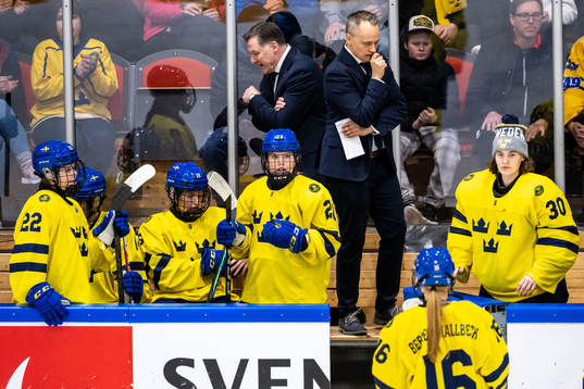 Head coach Andreas Karlsson of Sweden looks dejected
