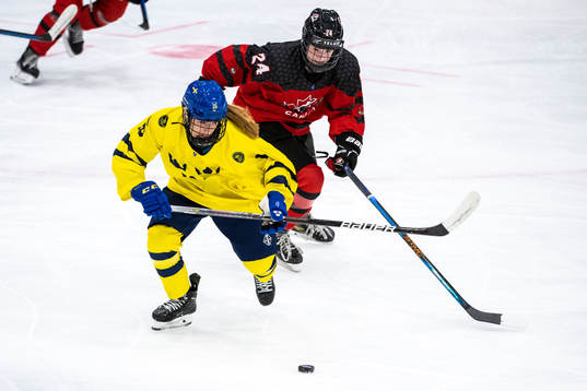 Emilia Bergeby Hallbeck of Sweden and Abby Stonhouse of