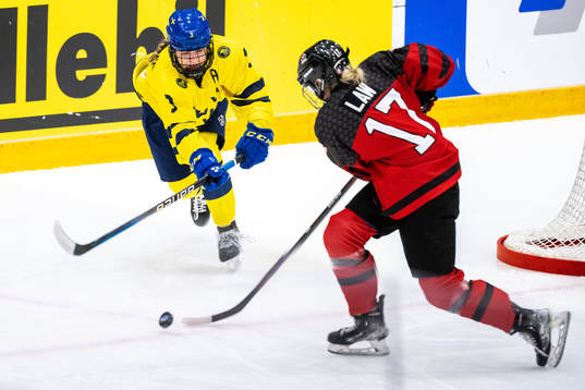 Mira Jungåker of Sweden and Alex Law of Canada