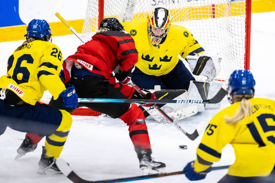 Goaltender Felicia Frank of Sweden