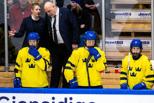 Assistant coach Pernilla Winberg and assistant coach Ulf
