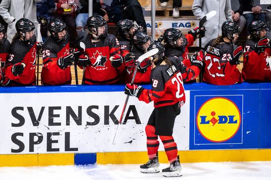 Players of Canada celebrate 7-0