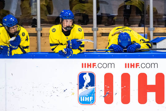 Olivia Sohrner, Jenna Raunio and Mira Jungåker of Sweden
