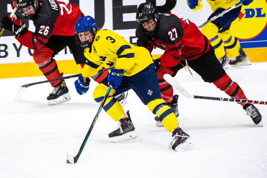 Mira Jungåker of Sweden and Jordan Baxter of Canada
