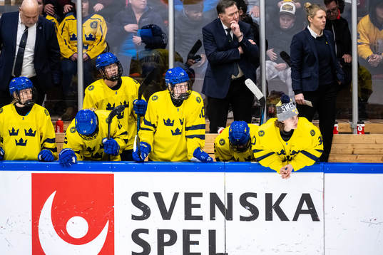 Players of Sweden looks dejected