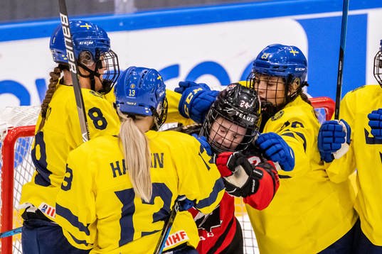 Jenna Raunio, Mira Hallin and Mira Markström of Sweden in