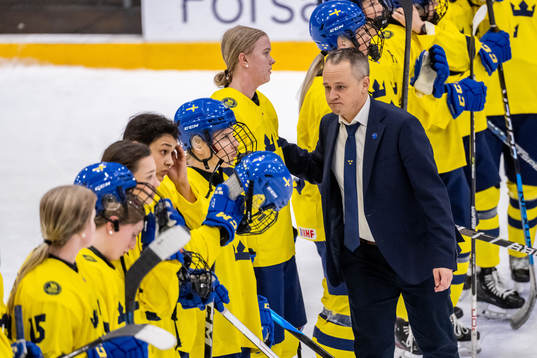 Head coach Andreas Karlsson of Sweden looks dejected