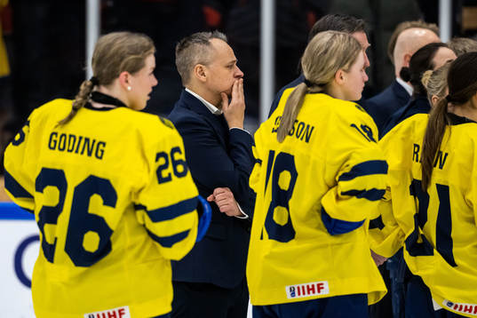 Head coach Andreas Karlsson of Sweden looks dejected