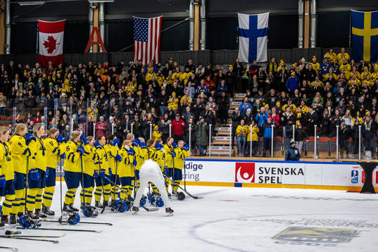 Players of Sweden looks dejected