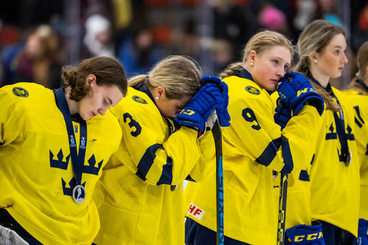 Goaltender Felicia Frank, Mira Jungåker and Mira
