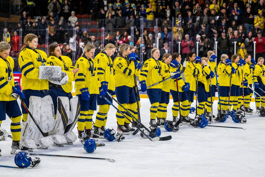 Players of Sweden looks dejected