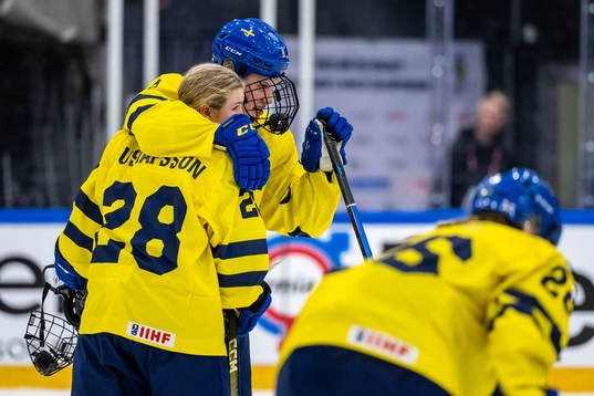 Moa Gustafsson and Jenna Raunio of Sweden looks dejected
