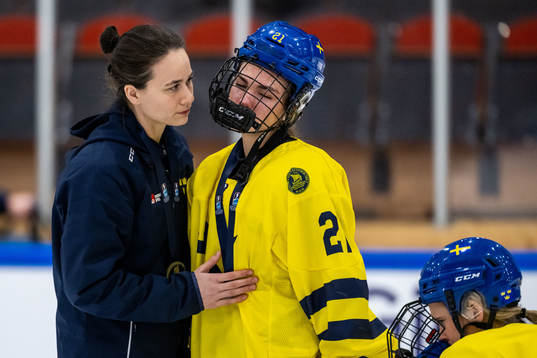 Physiotherapist Elin Uusitalo and Emma Rehn of Sweden looks