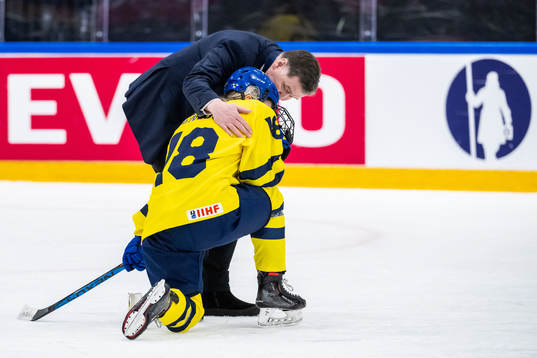 Team manager Hasse Edlund and Hilda Svensson of Sweden