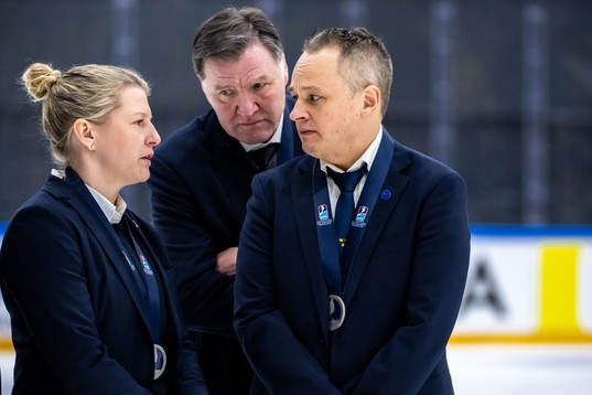 Assistant coach Pernilla Winberg, team manager Hasse Edlund