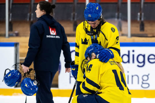 Emma Rehn and Tilde Utbult of Sweden looks dejected