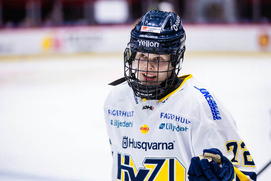 s Kiira Yrjänen jublar
