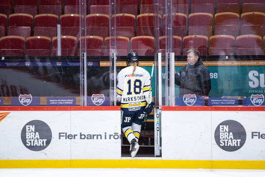 HV71s Mira Markström blir utvisad