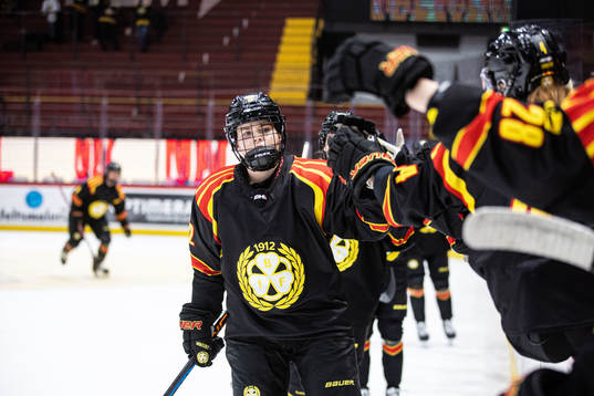 Brynäs Hanna Thuvik jublar