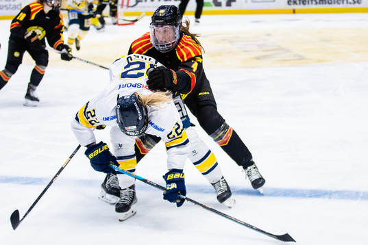 s Sanni Hakala och Brynäs Rosa Lindstedt