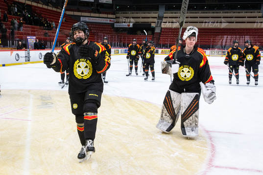 Brynäs Hanna Thuvik och målvakt Loryn Pearson Porter