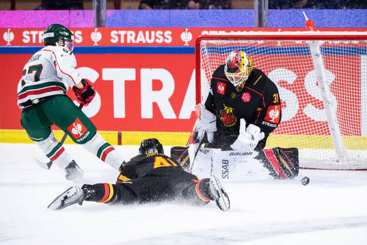 Frölundas Jacob Nilsson och Luleås målvakt Matteus Ward