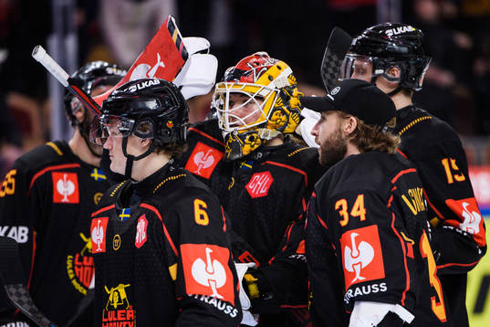 Luleås målvakt Matteus Ward jublar