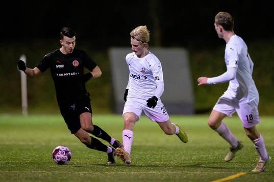 Hittarps Oliver Åkerman och Helsingborgs Teddy Bermudez