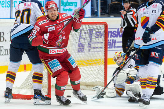 Djurgårdens målvakt Carl Lindbom deppar