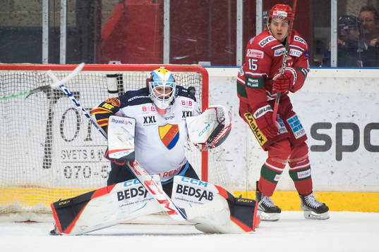 Djurgårdens målvakt Carl Lindbom och Modos Filip
