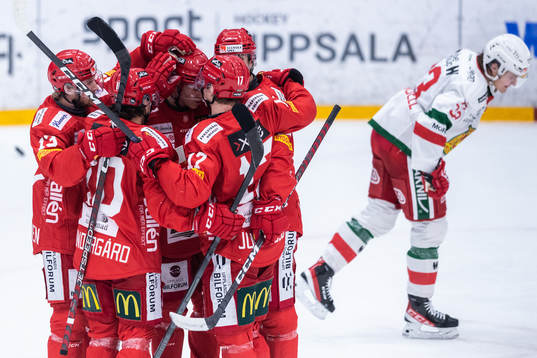 Almtunas Jesper Norbäck jublar med lagkamrater