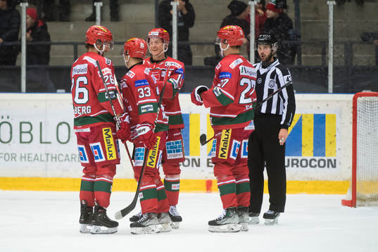 Modos Erik Karlsson jublar