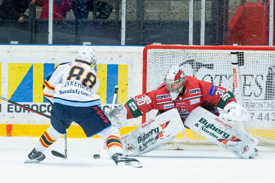 Djurgårdens Jonathan Lekkerimäki och Modos målvakt