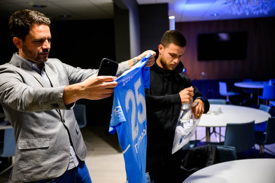 Gabriel Busanello och agent Luiz Antonio Gaino Junior